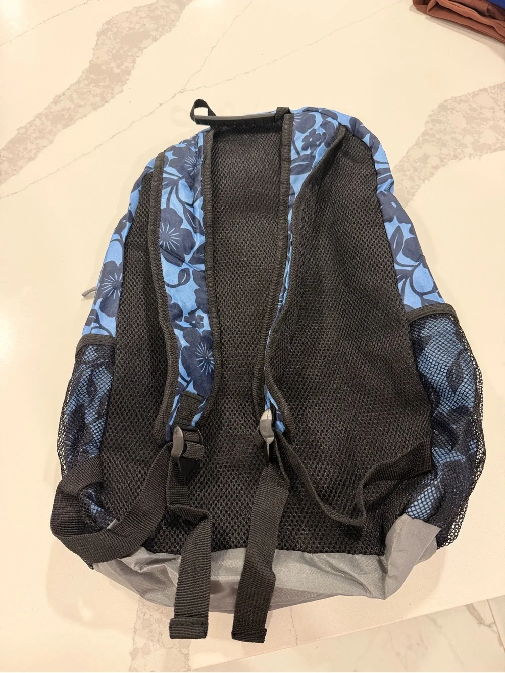 Eddie Bauer compact eddie